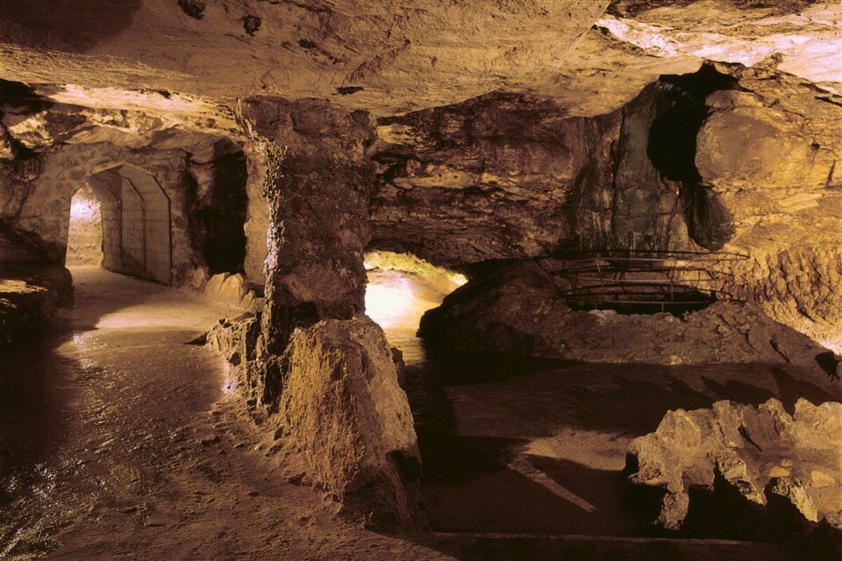 bojnicka-jaskyna.jpg